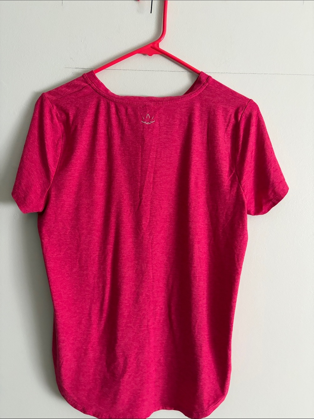 Beyond Yoga Short Sleeve Crewneck Tee in raspberry/ pink. Vibrant color. Med. - Picture 3 of 3